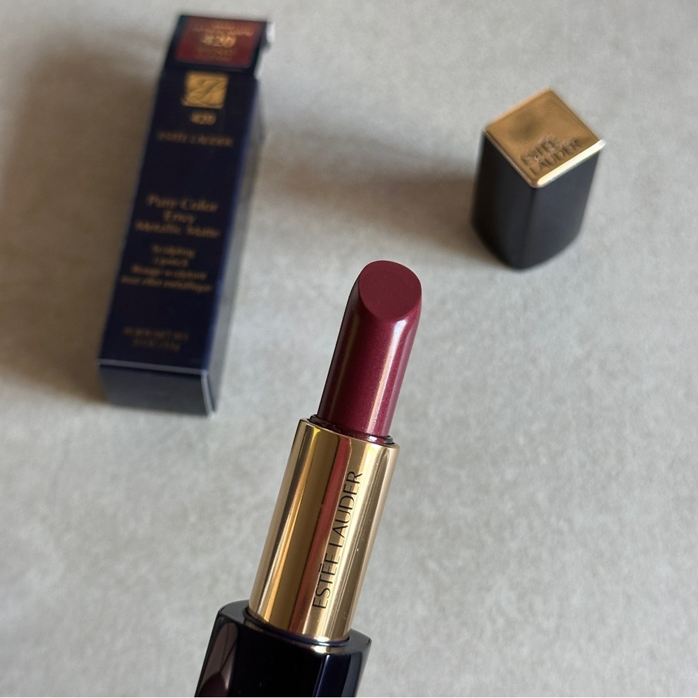Estée Lauder Pure Color Envy Metallic Matte Lipstick - Wicked Gleam (Berry) - Picture 2 of 3